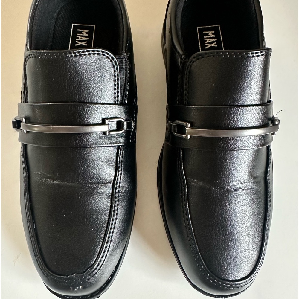 Stylish Cat and Jack Boys Shoes with Silver Buckle - Size 13